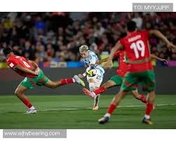 WBC撤销特伦斯·克劳福德世界拳王头衔，因其未支付认证费用，引发争议并导致空缺。