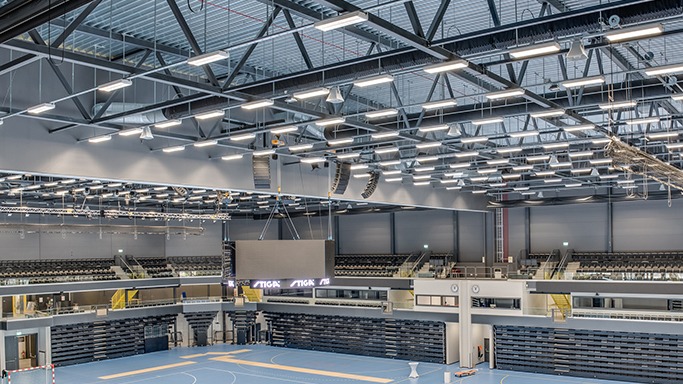 [CBA]韦瑟斯庞上篮不中 杨瀚森跟进送补扣